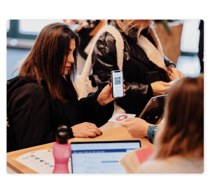 03_Momice_Eventbureaus_Pagina_Check-in_Balie-1